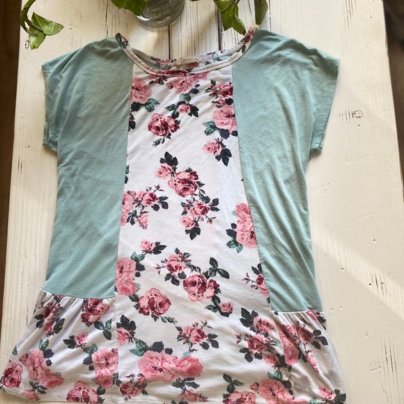 Floral & Mint Tee - Picture 5 of 5